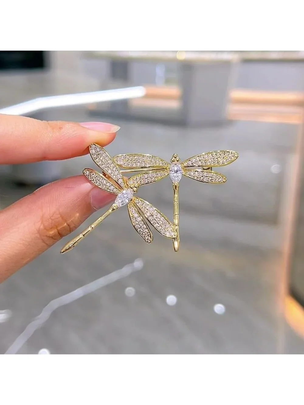 Stylish Dragonfly Brooch Pin Jewelry Gift for Women - Unique Fashion Accessory